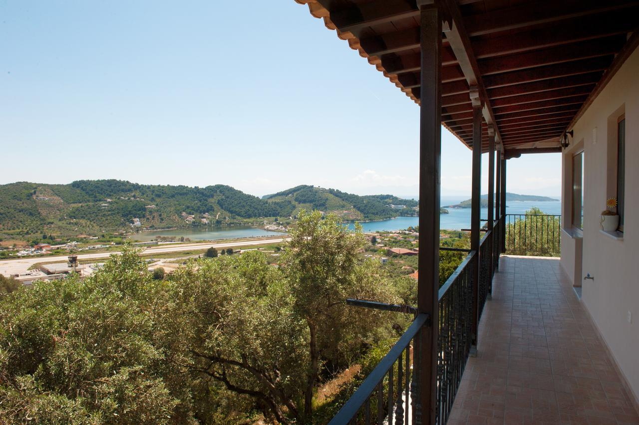 Apartments Villa L&M Skiathos Kalivia  Exterior photo